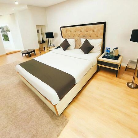 The Almora Residency - Complimentary Airport Trasnfer Hotel New Delhi Eksteriør billede