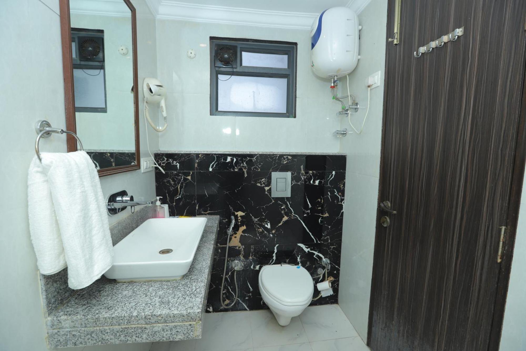 The Almora Residency - Complimentary Airport Trasnfer Hotel New Delhi Eksteriør billede