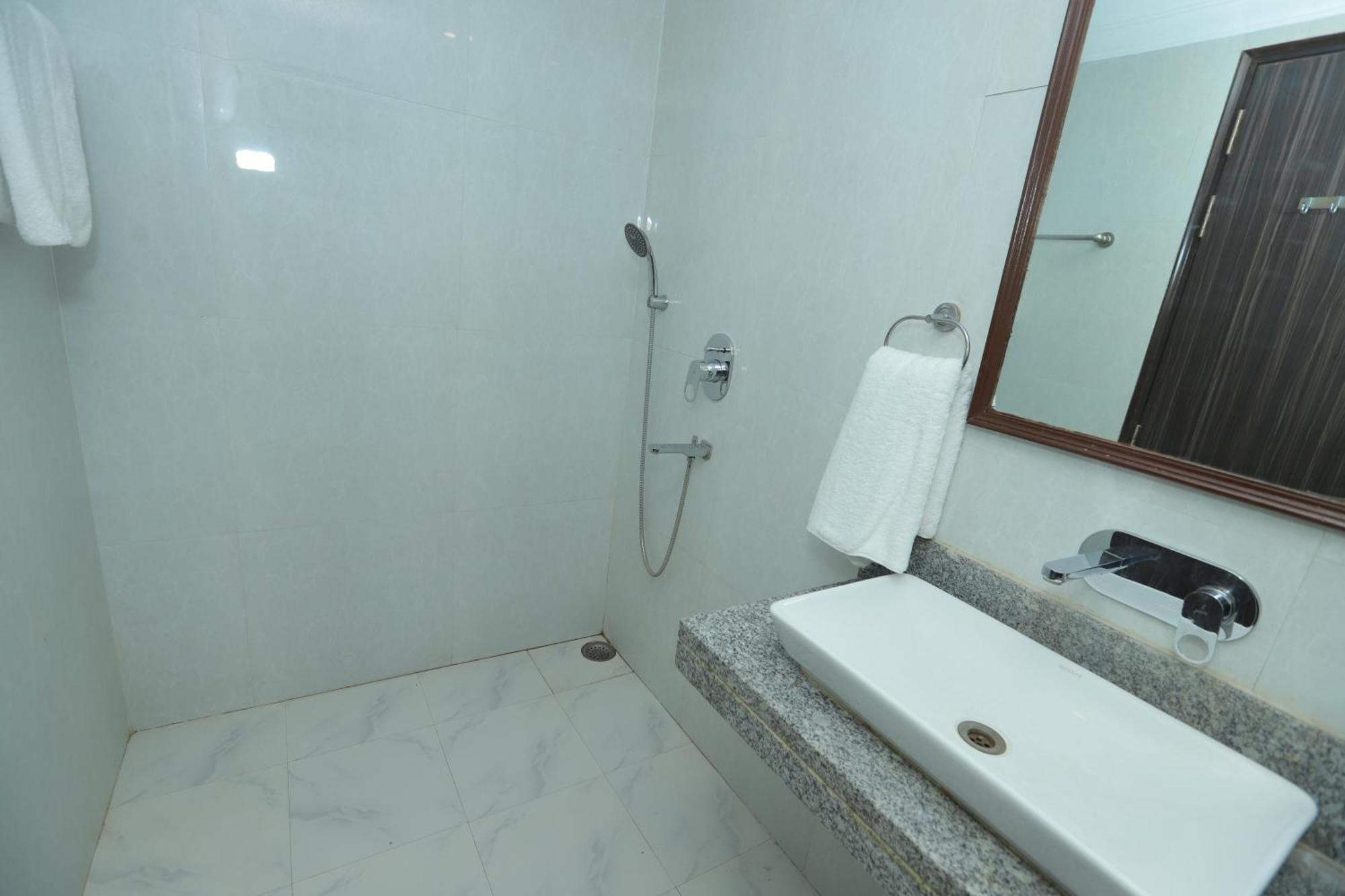 The Almora Residency - Complimentary Airport Trasnfer Hotel New Delhi Eksteriør billede