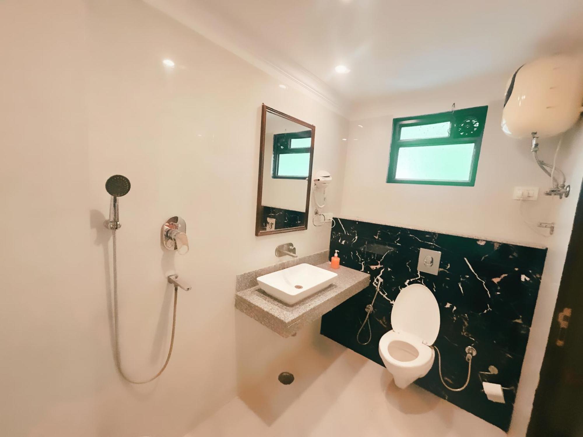 The Almora Residency - Complimentary Airport Trasnfer Hotel New Delhi Eksteriør billede