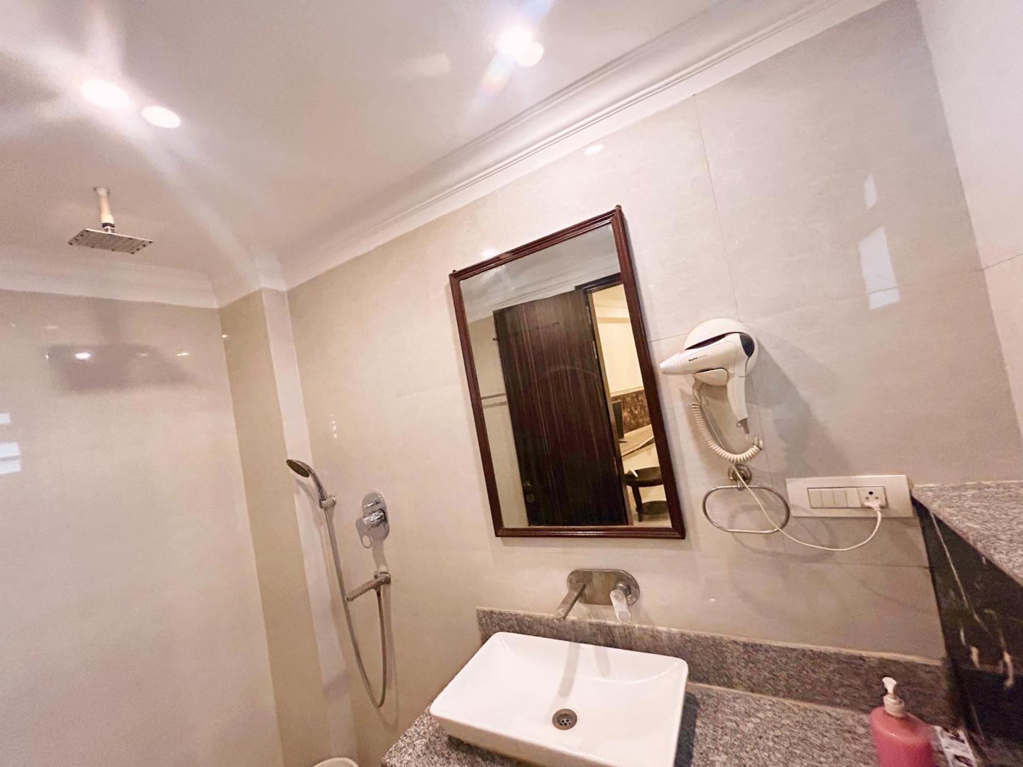 The Almora Residency - Complimentary Airport Trasnfer Hotel New Delhi Eksteriør billede