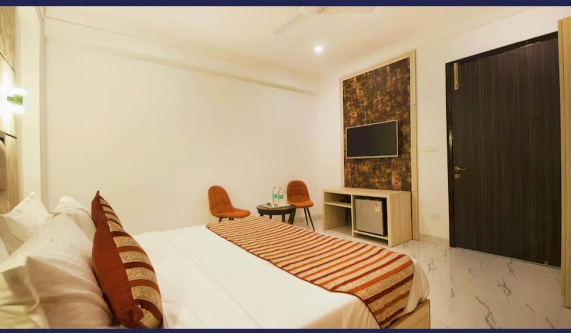 The Almora Residency - Complimentary Airport Trasnfer Hotel New Delhi Værelse billede