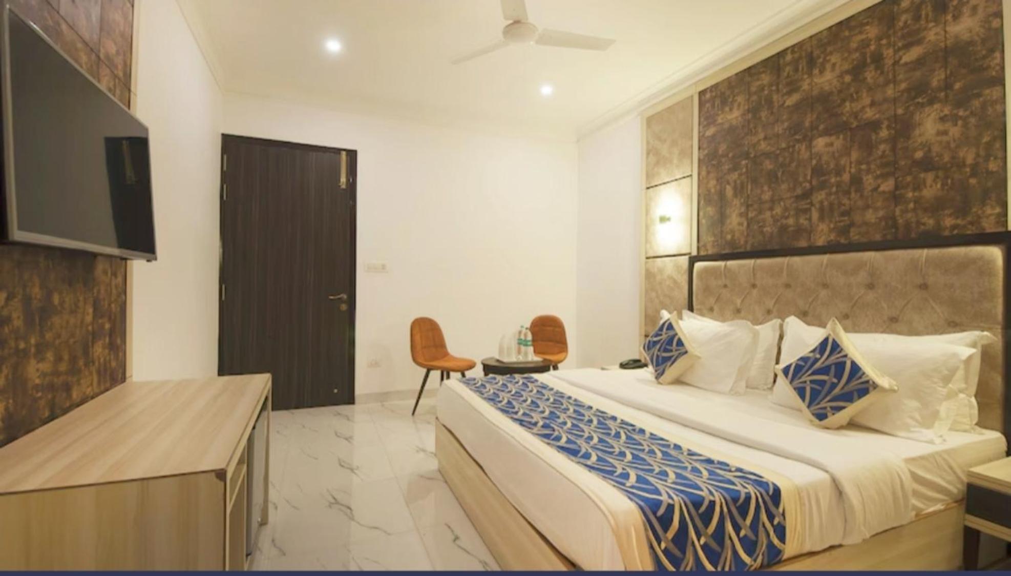 The Almora Residency - Complimentary Airport Trasnfer Hotel New Delhi Værelse billede