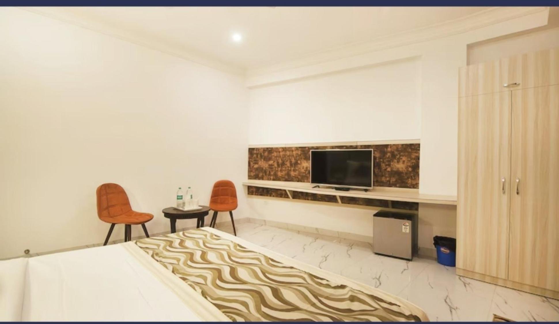 The Almora Residency - Complimentary Airport Trasnfer Hotel New Delhi Værelse billede
