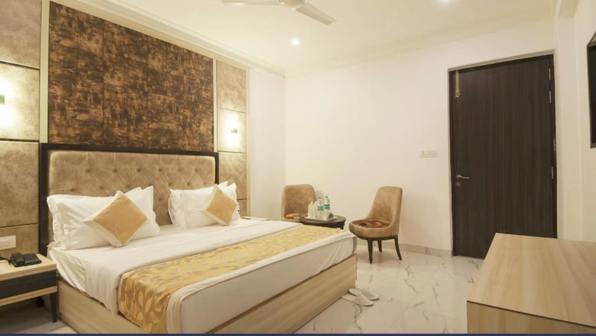 The Almora Residency - Complimentary Airport Trasnfer Hotel New Delhi Værelse billede