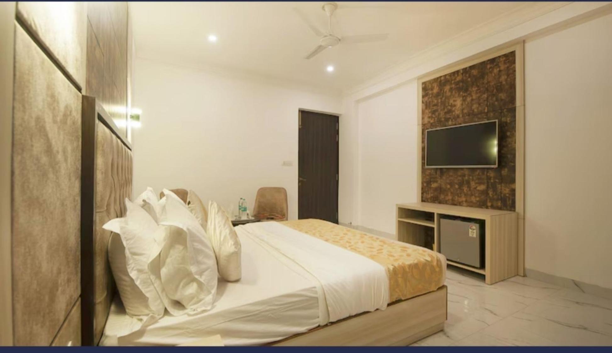 The Almora Residency - Complimentary Airport Trasnfer Hotel New Delhi Værelse billede