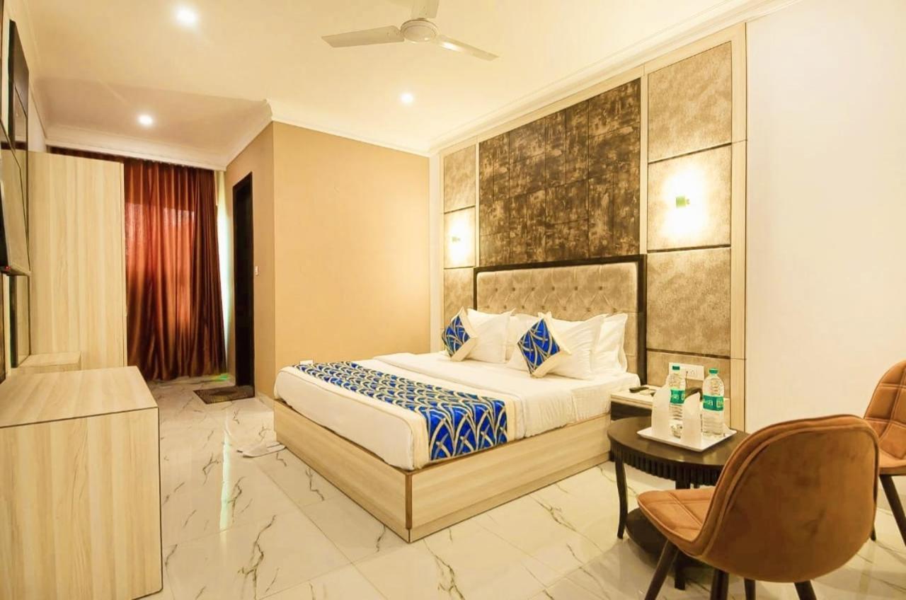 The Almora Residency - Complimentary Airport Trasnfer Hotel New Delhi Eksteriør billede