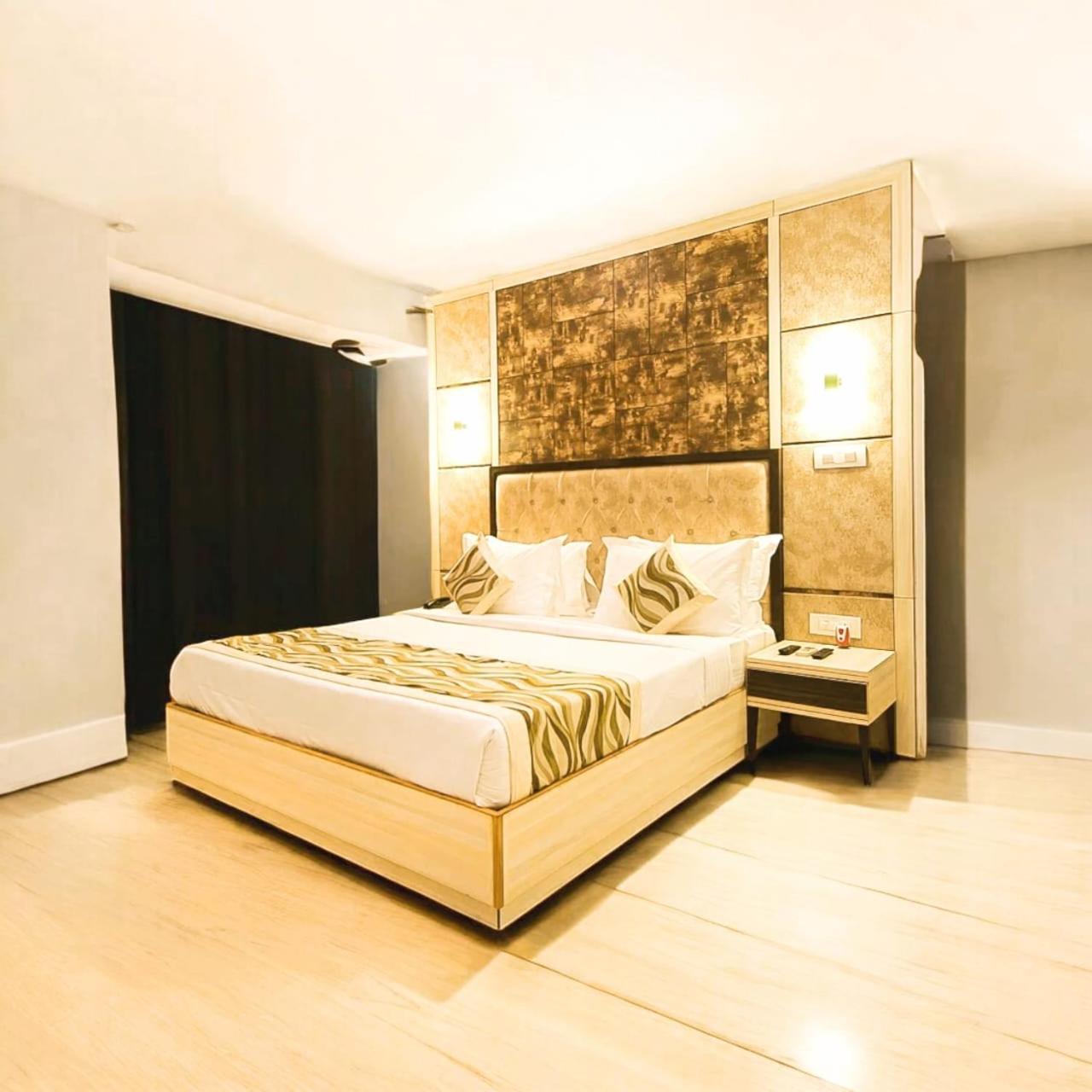 The Almora Residency - Complimentary Airport Trasnfer Hotel New Delhi Eksteriør billede